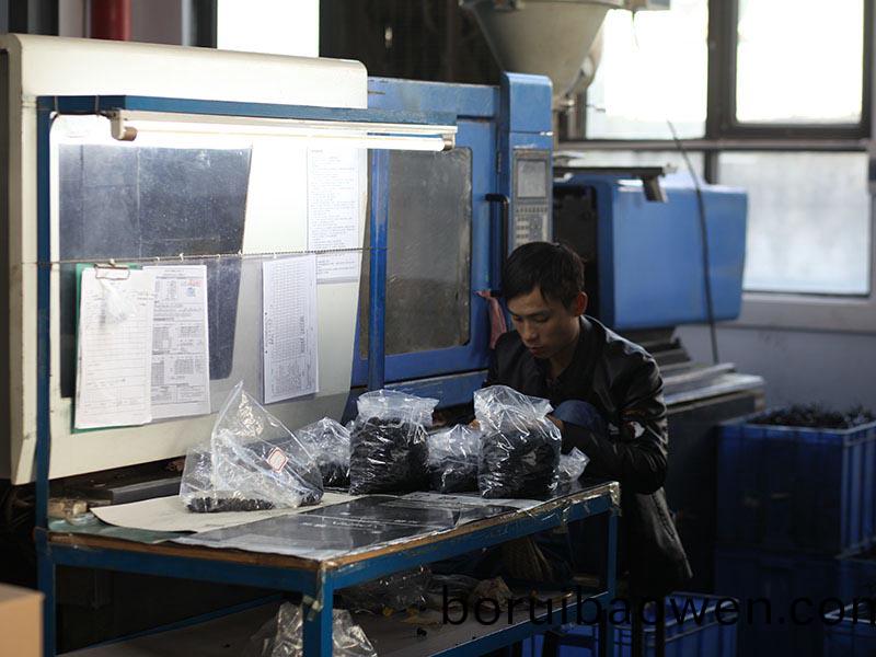糢(mo)具(ju)加工(gong)收縮(suo)的(de)原(yuan)理(li)